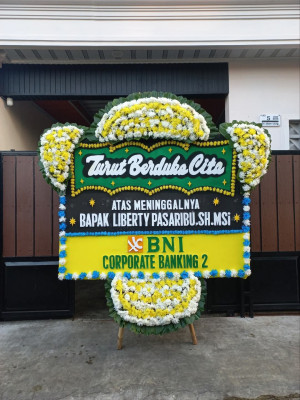 Papan Bunga Duka di Bumi Kedamaian